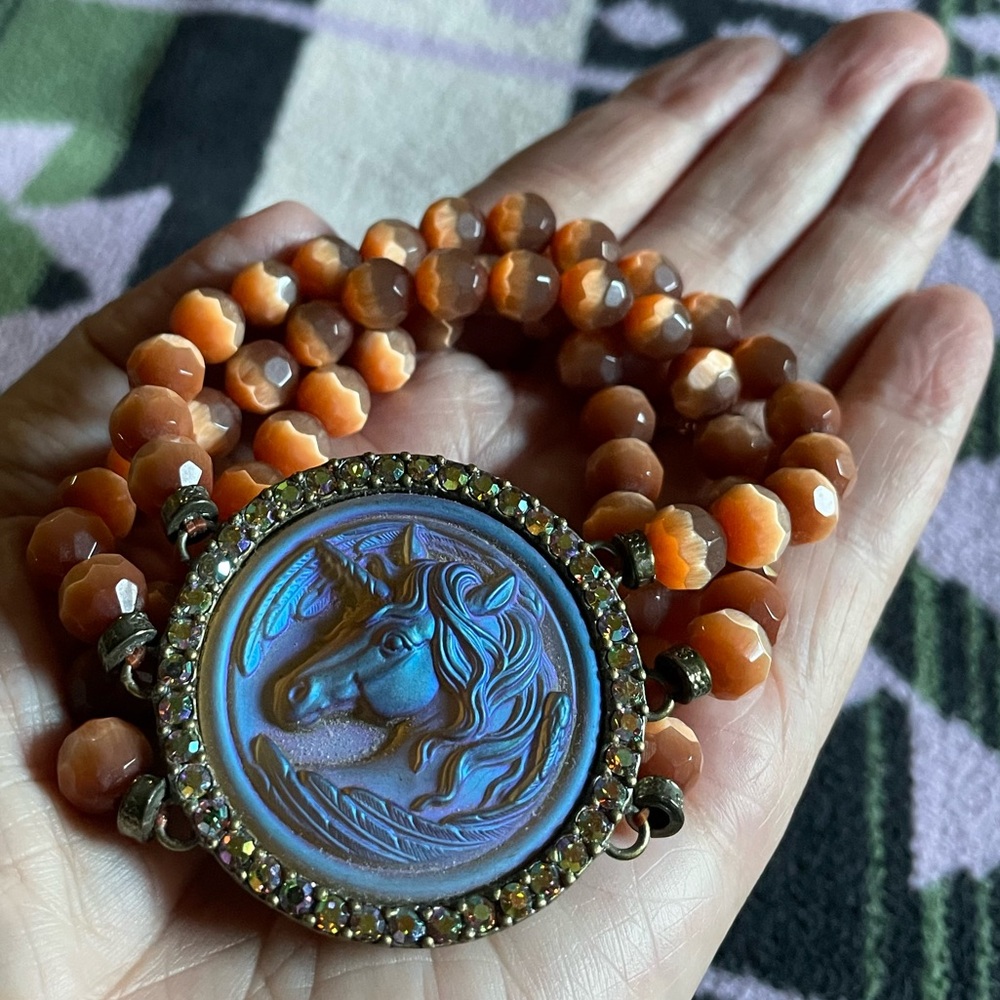 Kirks Folly Unicorn Rhinestone Brass-tone Cats Eye Beaded Bracelet Stretchy VGUC - Picture 7 of 11